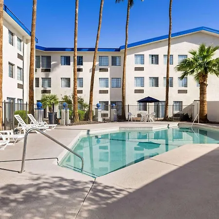 Days Inn & Suites By Wyndham Mesa Near Phoenix