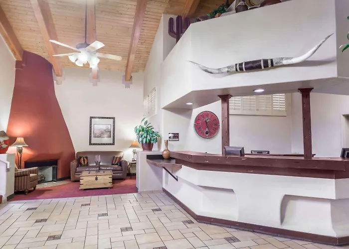 Days & By Wyndham Near Phoenix Hotel 3*