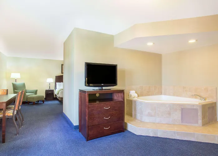 Days & By Wyndham Near Phoenix Hotel 3*