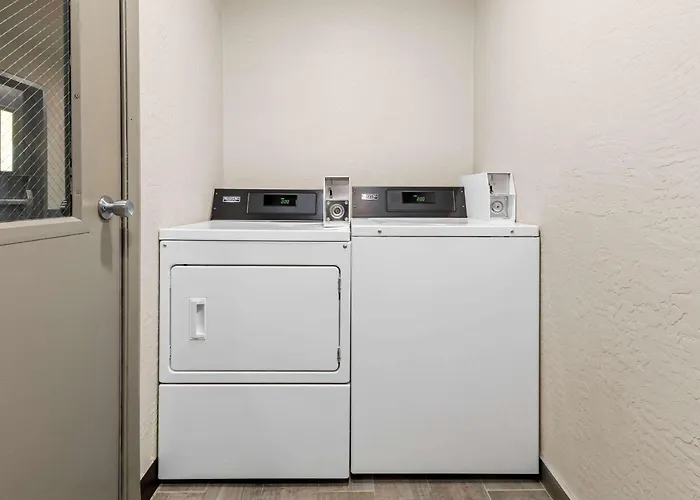 Days & By Wyndham Near Phoenix Hotel 3*