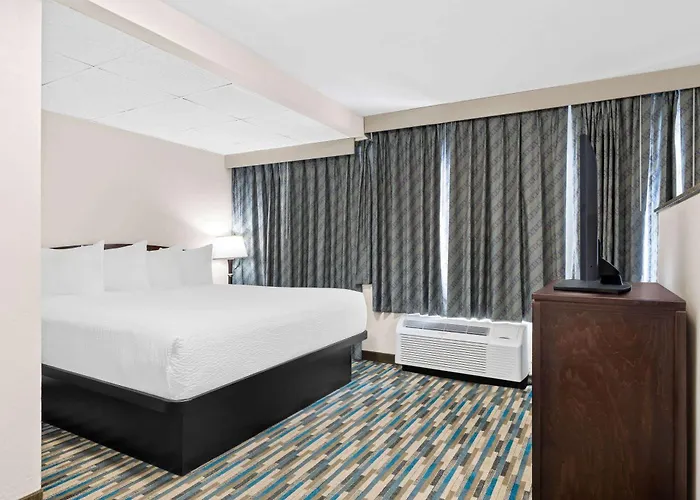 Days & By Wyndham Near Phoenix 3*