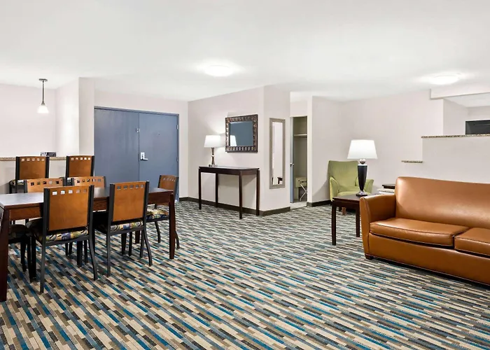 Days & By Wyndham Near Phoenix Mesa