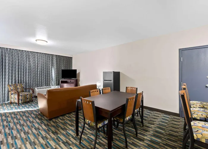 Days & By Wyndham Near Phoenix Hotel