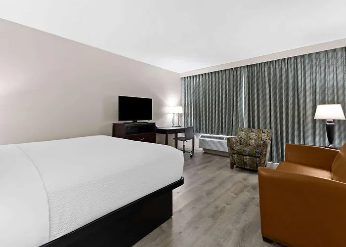 Hotel Days & By Wyndham Near Phoenix 3*