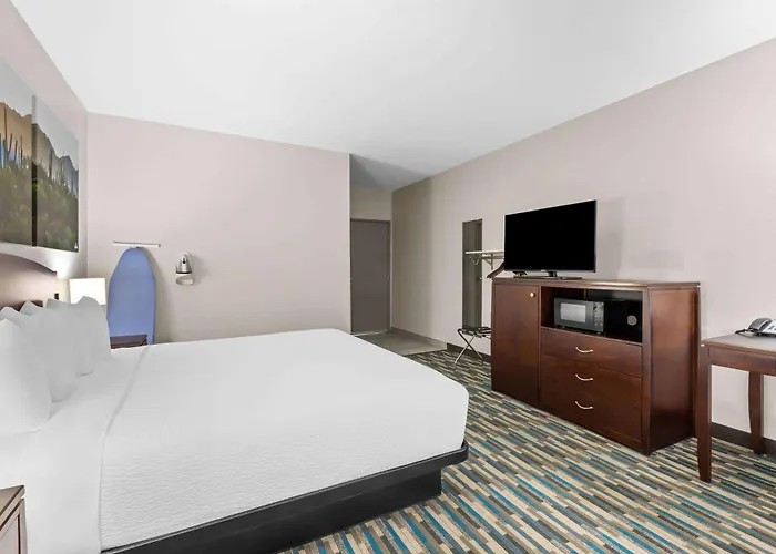 Days & By Wyndham Near Phoenix 3*