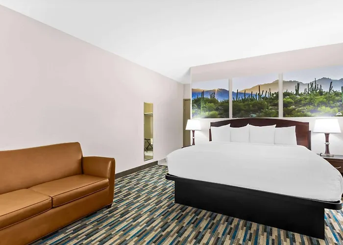 Days & By Wyndham Near Phoenix 3* Mesa