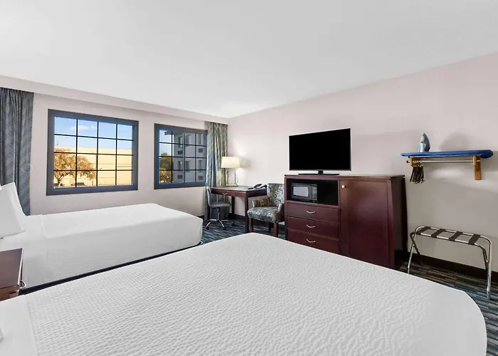 Days & By Wyndham Near Phoenix 3*