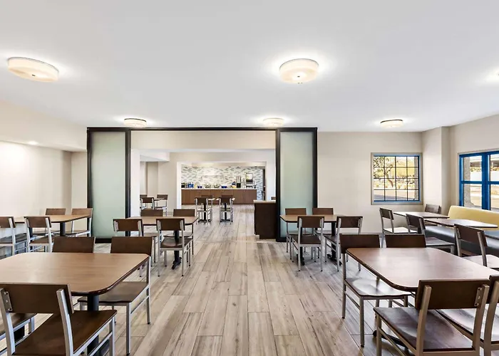 Days & By Wyndham Near Phoenix 3* Mesa