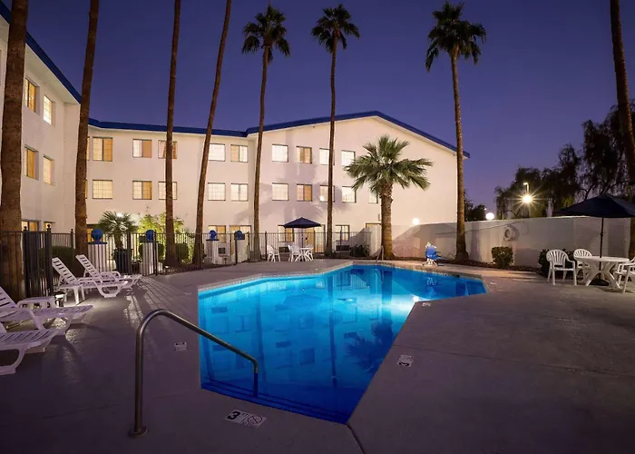 Hotel Days & By Wyndham Near Phoenix 3*