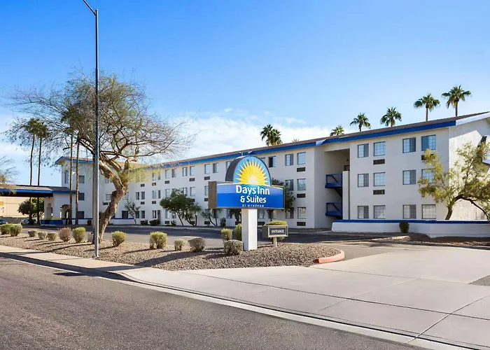 Days & By Wyndham Near Phoenix Hotel 3*